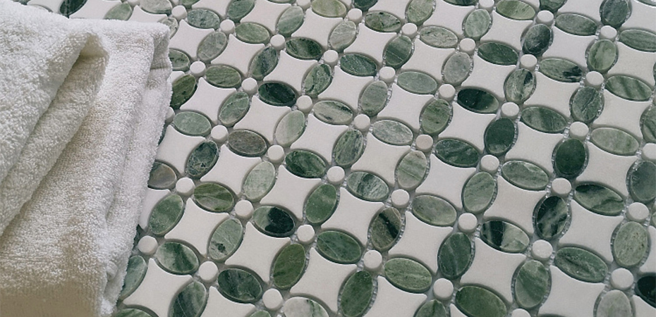 Yeşil doğal mermer mozaik: yeşilliklerle dolu taş sanatı